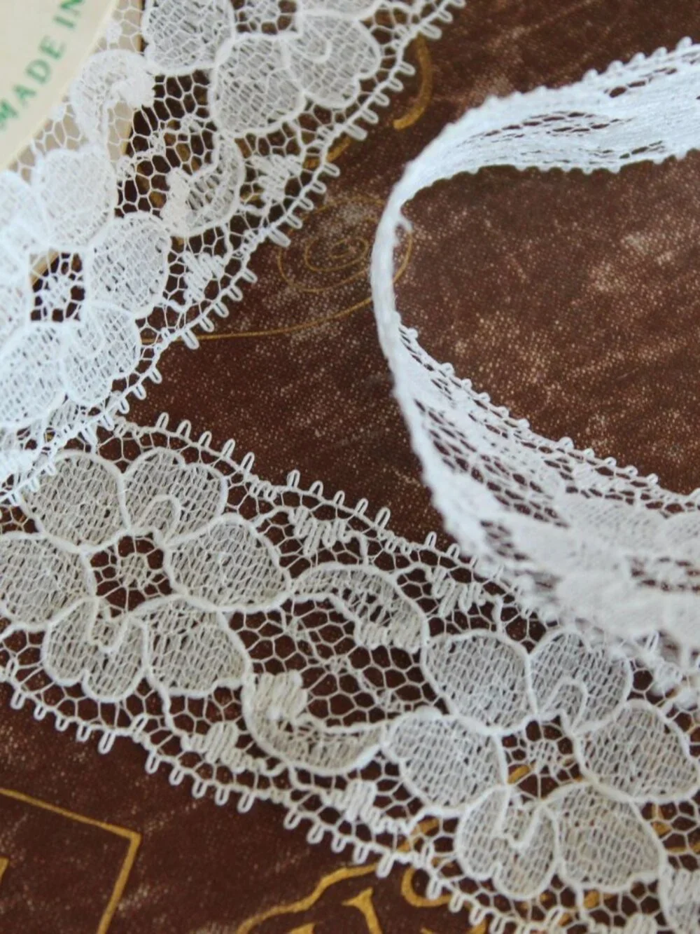 Vintage 1980s White Raschel Floral Lace Trim, Offray 3 Yards, 1.25